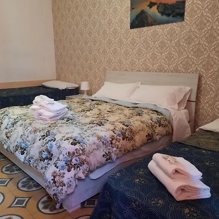לינה וארוחת בוקר Anas Prime Place 3*